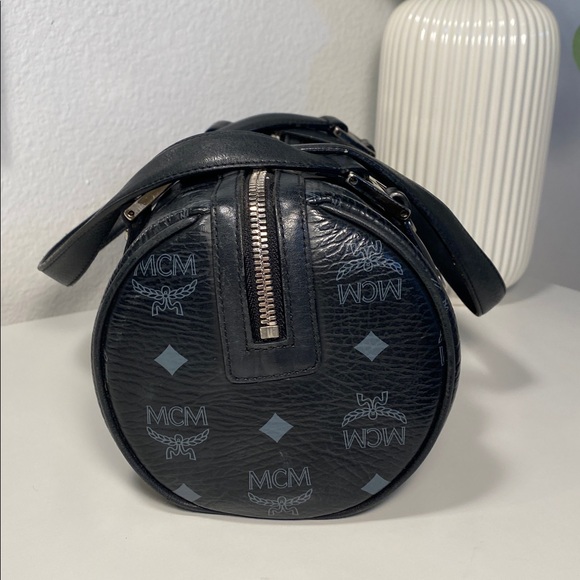 MCM München Visetos Essential Barrel Bag In Black - Picture 7 of 16